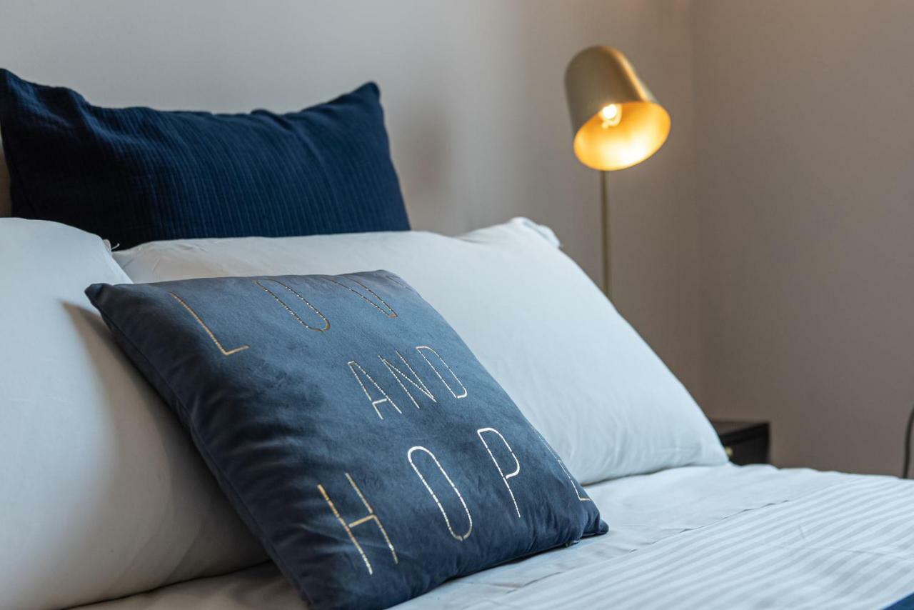 Joivy Sophisticated 3-bed Flat With Desk Apartment