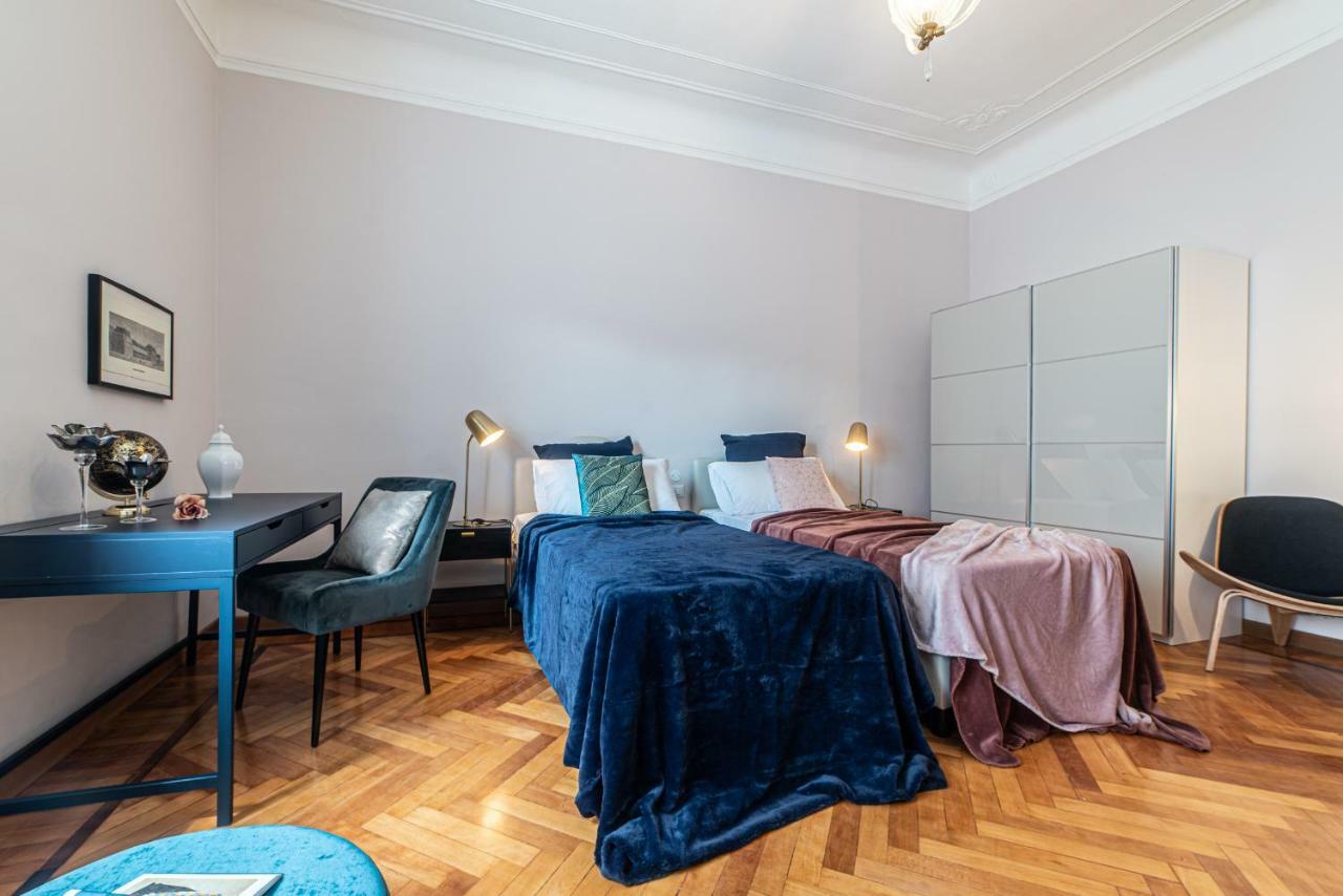 Joivy Sophisticated 3-bed Flat With Desk Milan