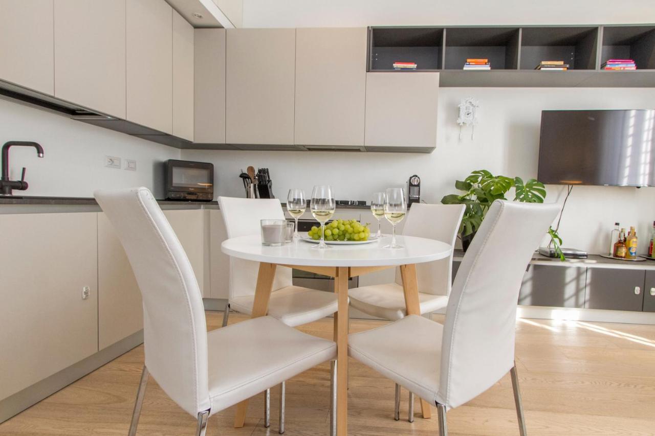 Luxury And Spacious Apartment *