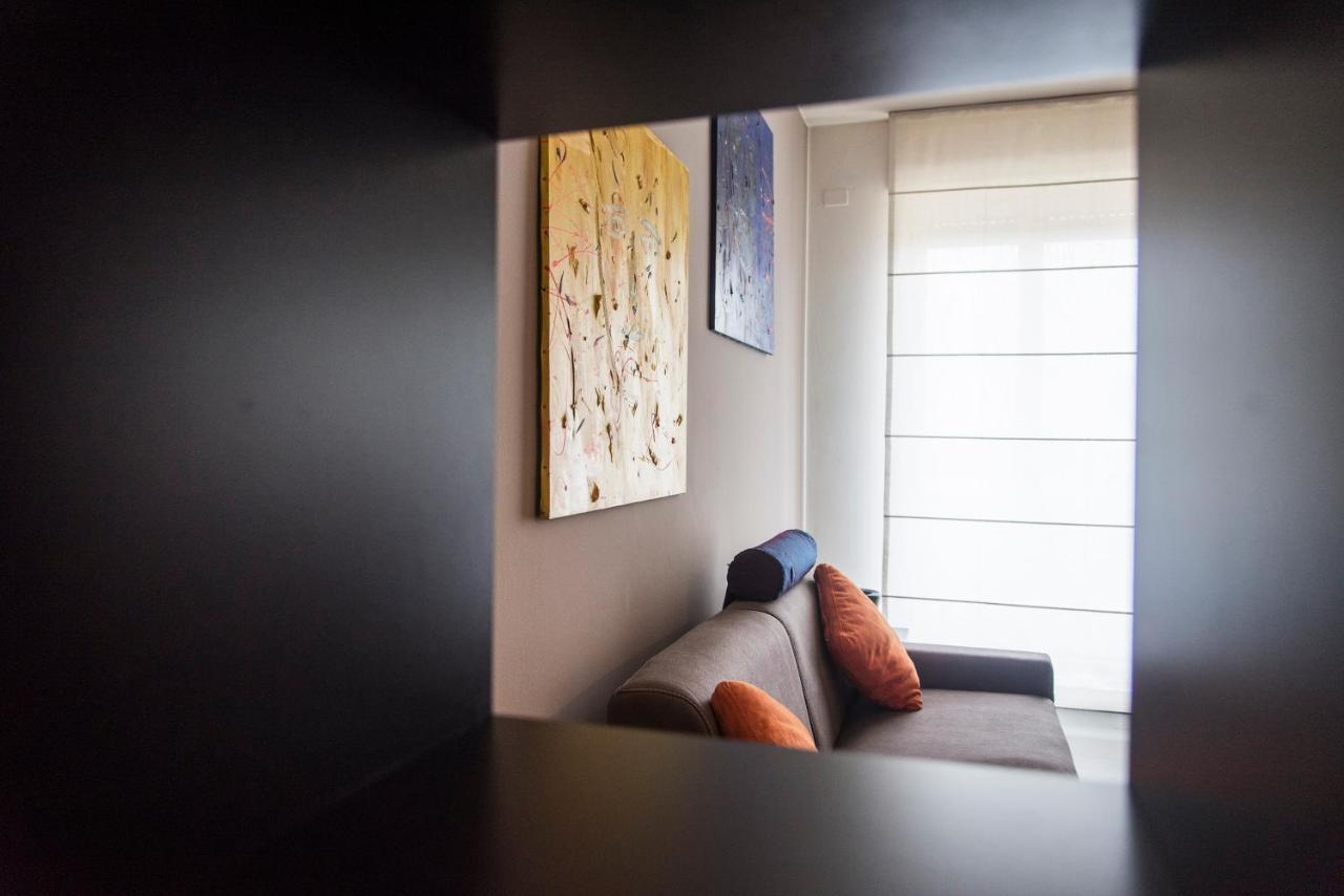 High Rise Flat Near Metro Stop * Milan