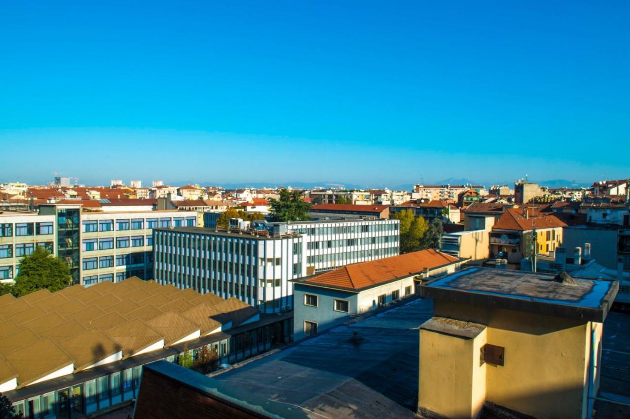 Loreto - Colorful Studio Apartment Milan