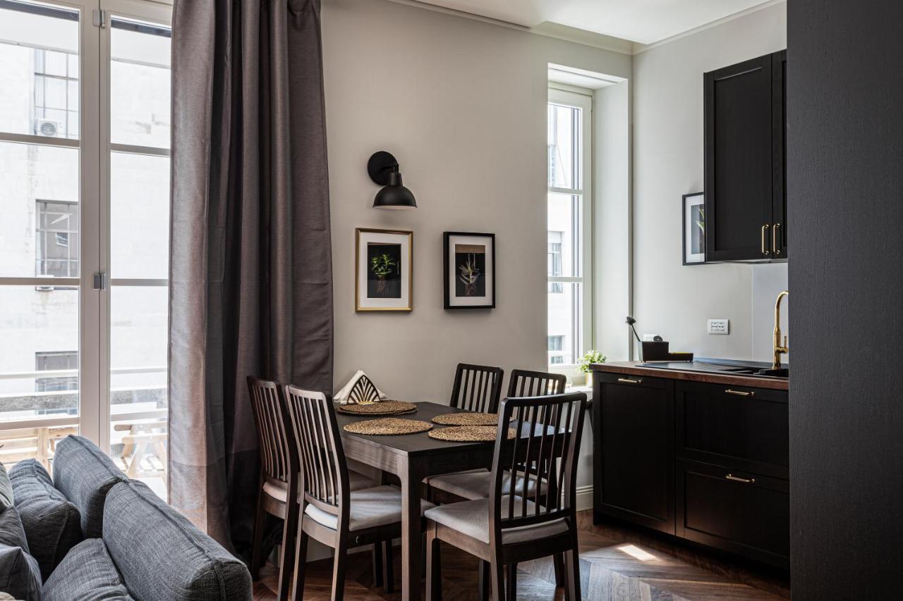 Apartment Wide And Bright Two Bedroom Apartment- Via Freguglia Milan
