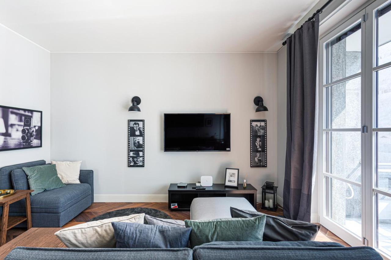 Wide And Bright Two Bedroom Apartment- Via Freguglia * Milan