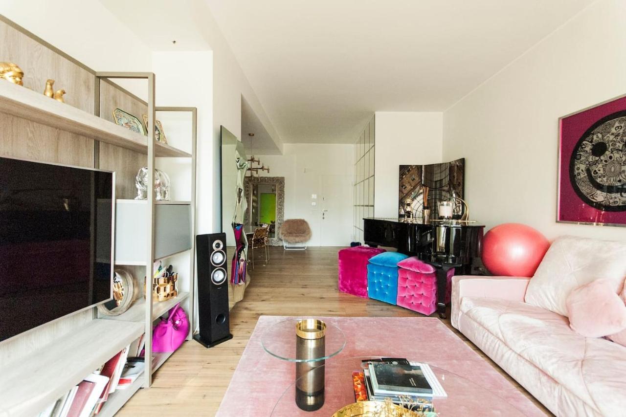 Luxury Designer Space In Shopping District Apartment