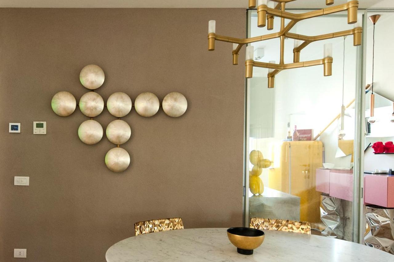 Luxury Designer Space In Shopping District Apartment