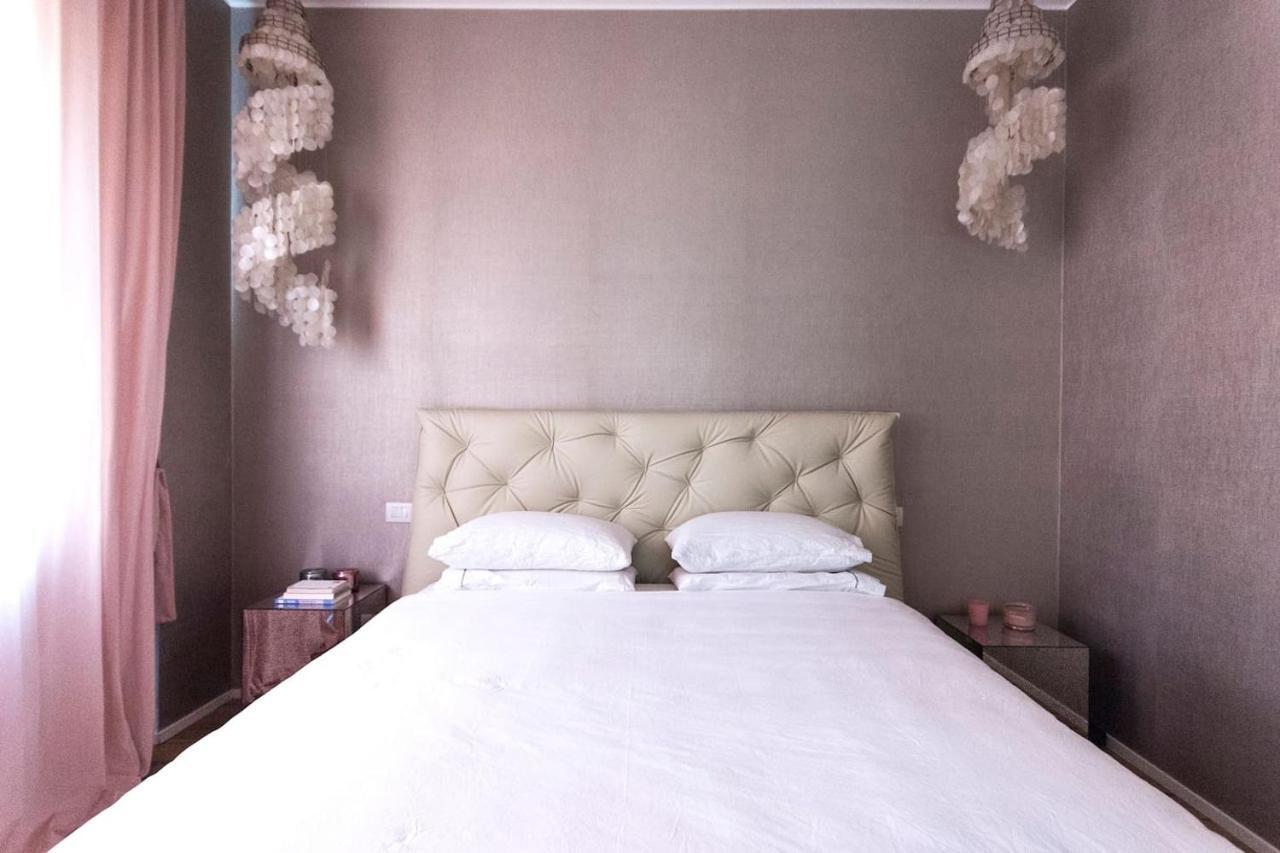 Apartment Luxury Designer Space In Shopping District