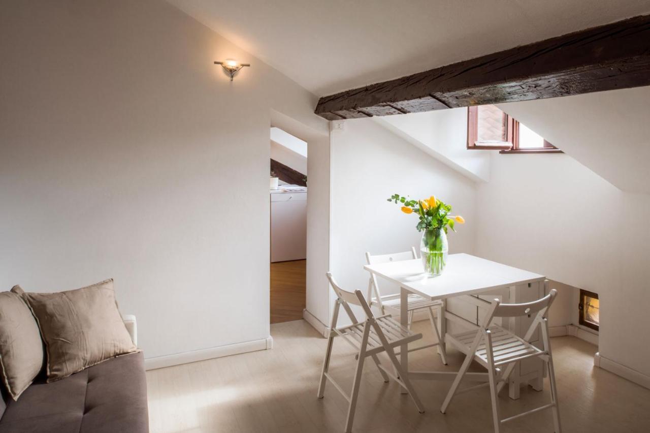 Apartment La Mansarda Sui Navigli *