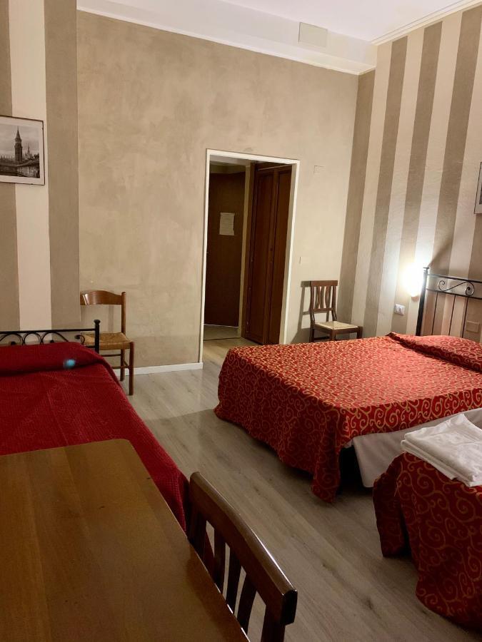 Vintage Hotel *