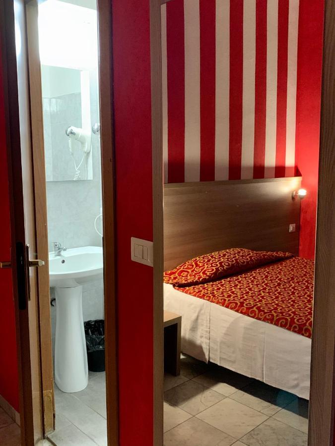 Vintage Hotel *