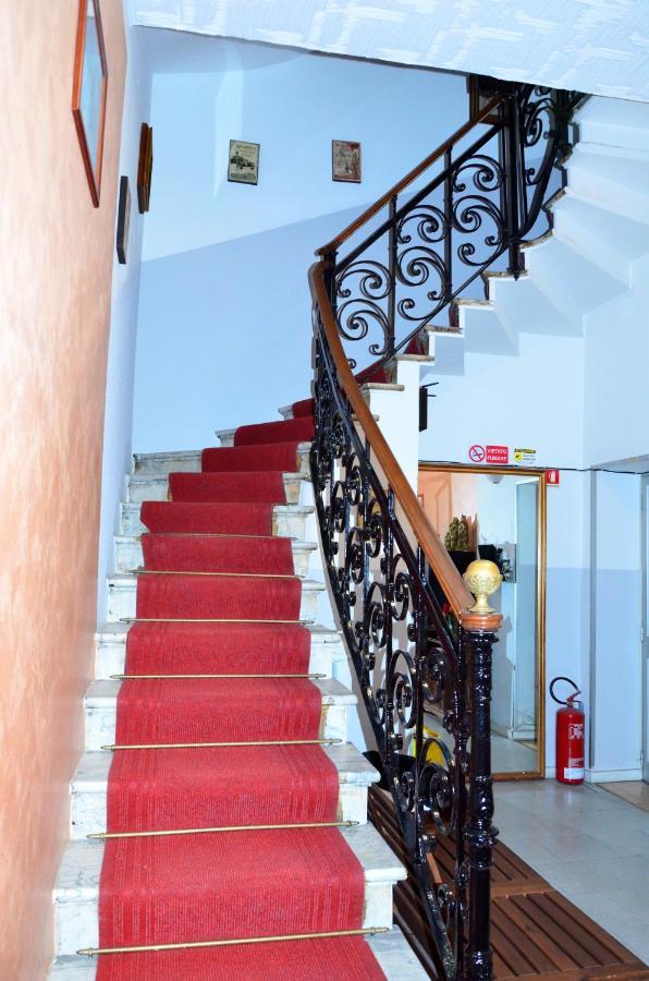 Hotel New *