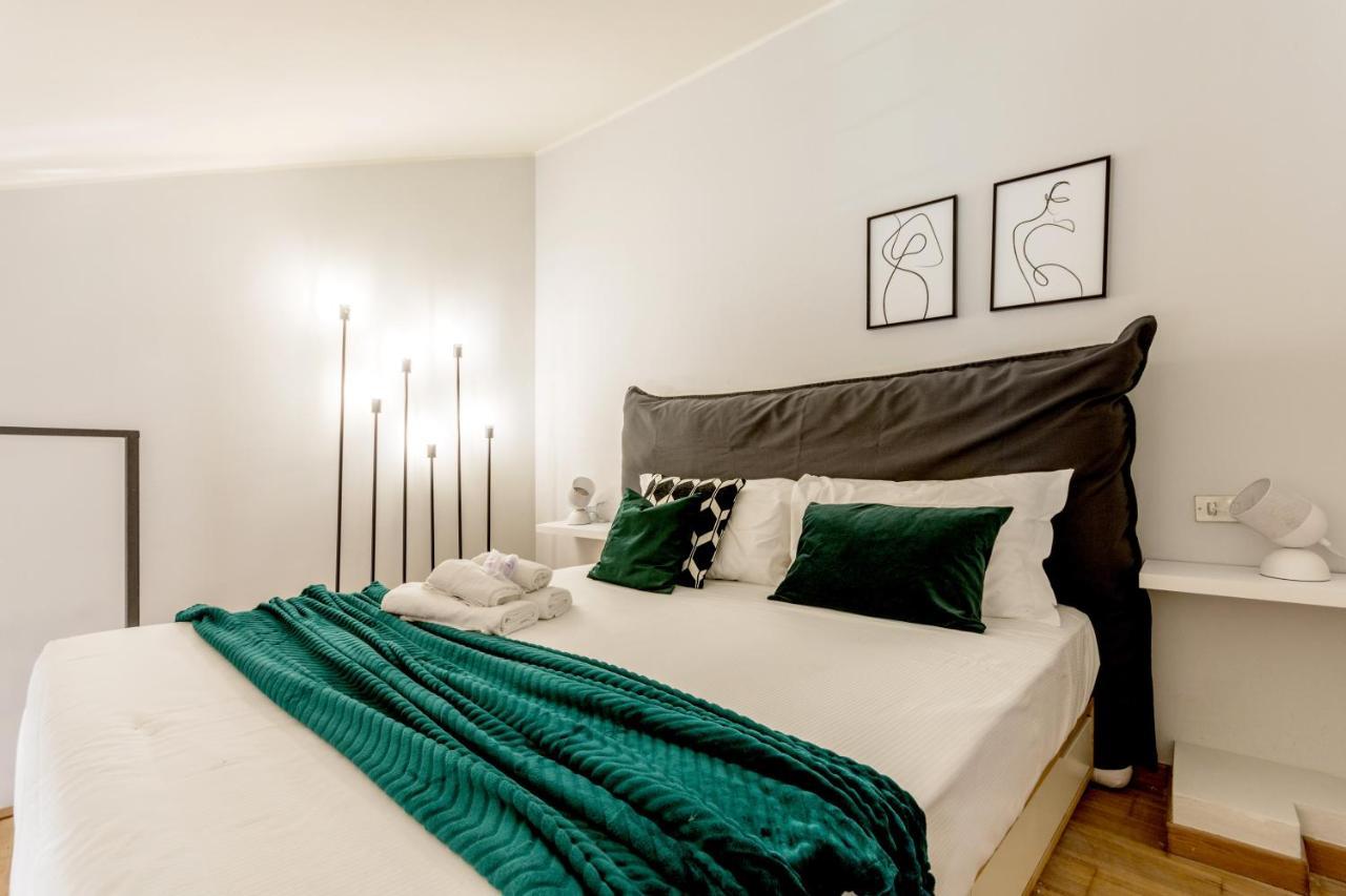 Apartment Modern Simplicity In Centre Milan