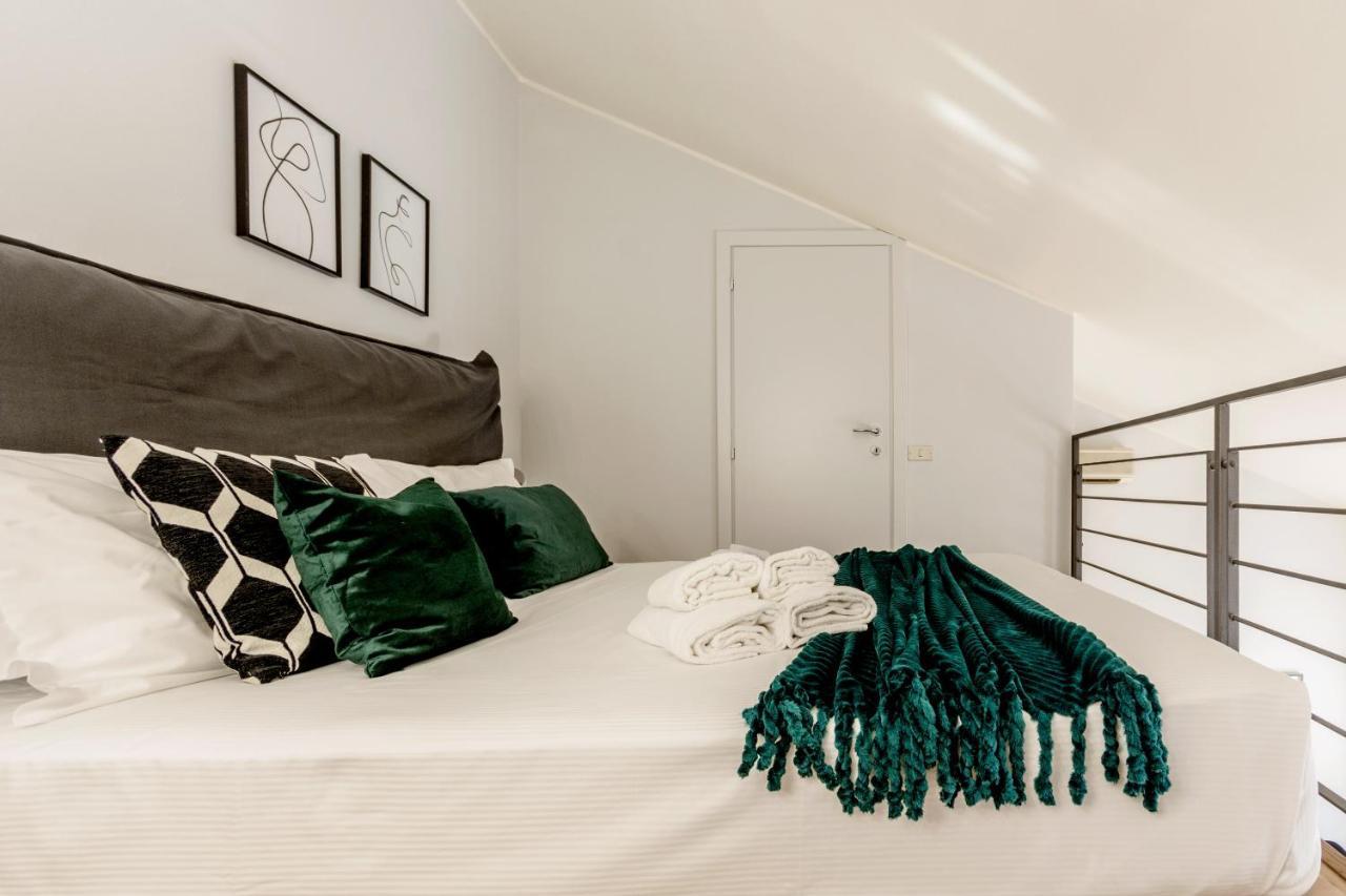 Modern Simplicity In Centre Milan
