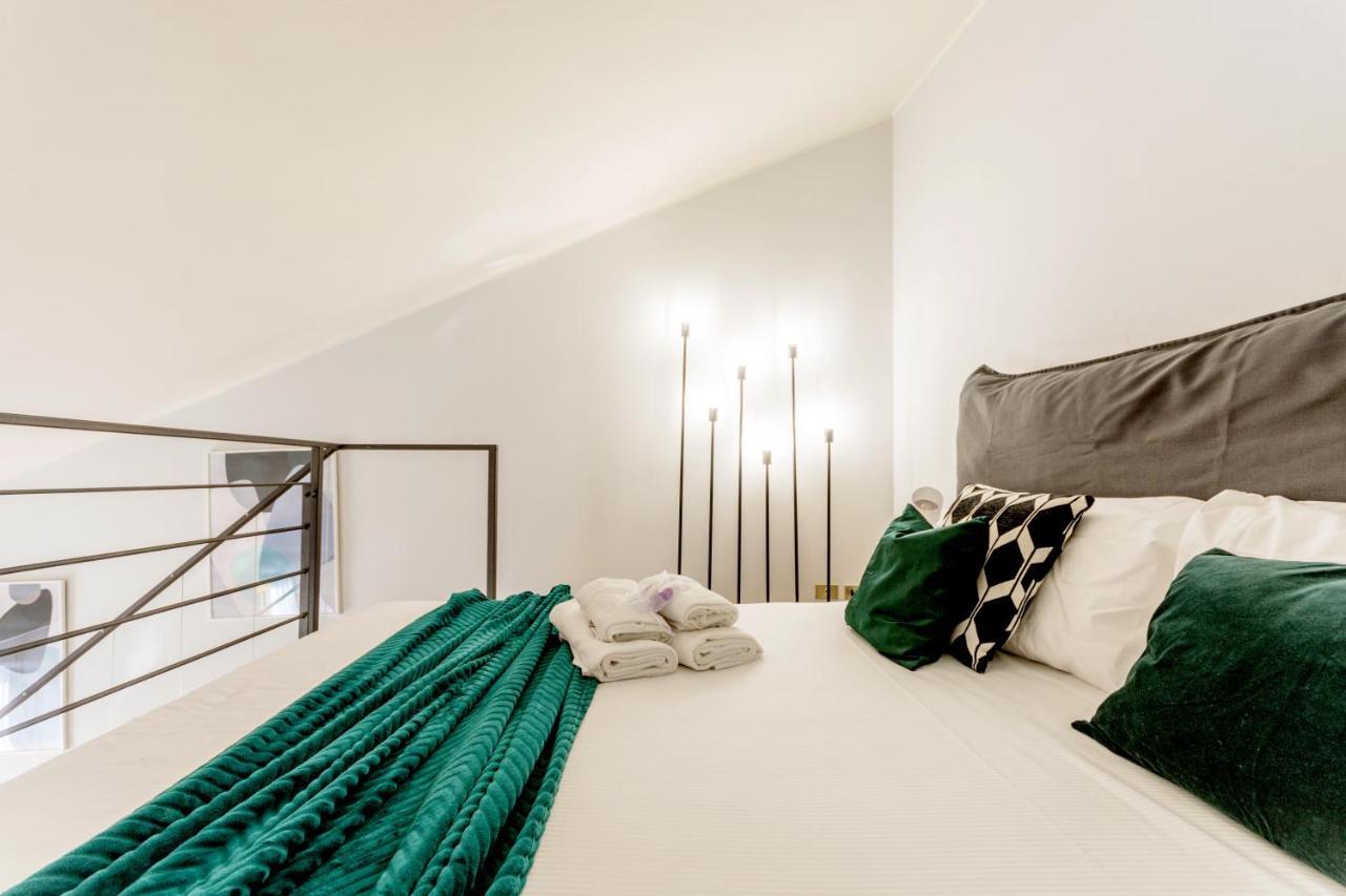 Modern Simplicity In Centre Milan
