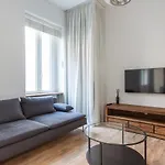 Tricolore Modern&Cozy Apartment