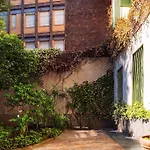 Luxury 4 Bedrooms Apartment
