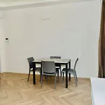 Sky View -Porta Nuova- Appartamento 2 Con Balcone