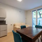 Cozy Flat With Parking