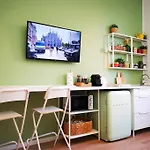 Sunny Flat 50 Meters From The Metro