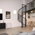 Milan Space Loft - Apartment Close To M5 Subway - Free Parking - Sky & Netflix Tv