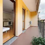Cosy Studio With Balcony & Private Garage