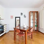 Cosy Studio With Balcony & Private Garage