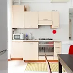 Milano Cosy Apt With Balcony