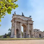 Arco Della Pace - Elegant Apartment For 3 Guests