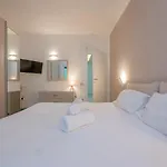 I Host Apartment - Della Torre 9