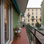 I Host Apartment - Della Torre 9