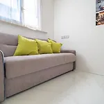 Cozy Apartment In The Green, Close To Blue And Red Metro