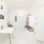 Cozy Apartment In The Green, Close To Blue And Red Metro