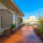 Elegante Attico Con Terrazzo Esclusivo