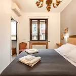 Charming Modern Apartment Near The Heart Of Milan