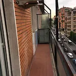 Apartments With Balcony And View Close To The Yellow Metro Milan City
