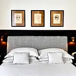 Lily Pads -Elegant Apartment- In The City Center