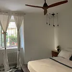 Quiet Luminous Flat Historical City Center Fast Wi-Fi