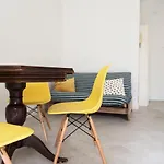 1 Bedroom Flat With Garden