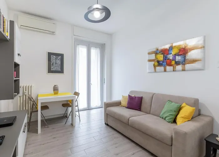 Piazza De Angeli M1 Comfortable Flat with Balcony