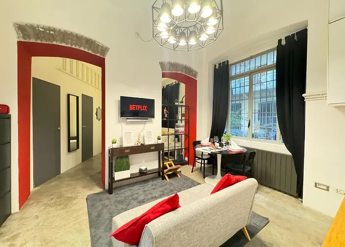 Chinatown-Garibaldi Luxury Suite Elegante
