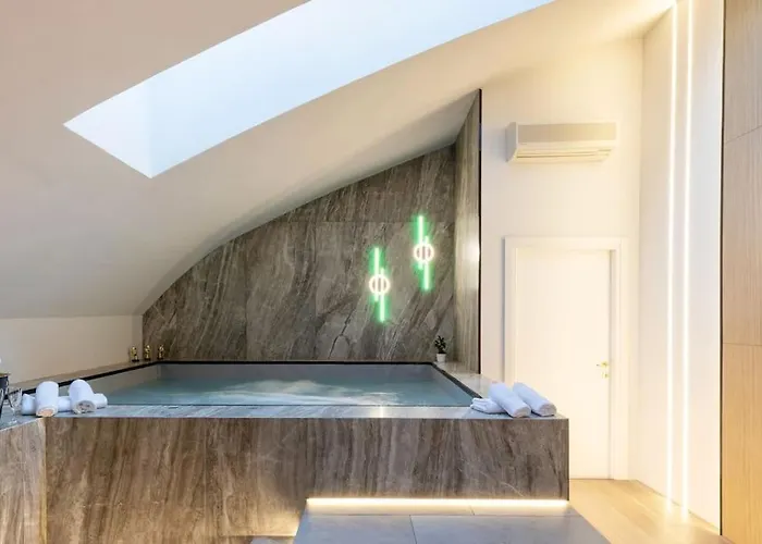 Piscina Interna Privata E Spa A Milano