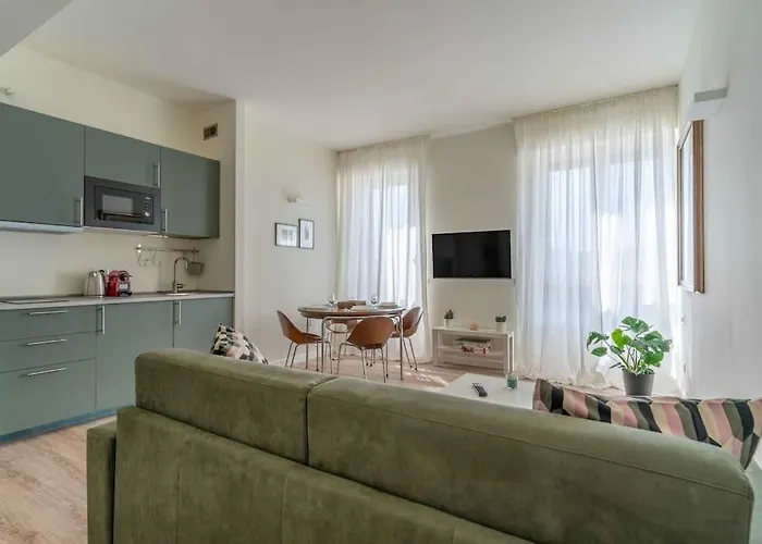 Three-Room Apartment - Navigli Area Con Ac