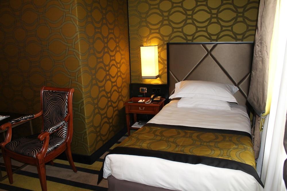 Hotel Grand Visconti Palace 4*