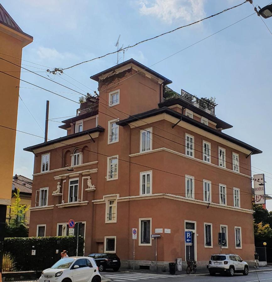 Metro Hotel