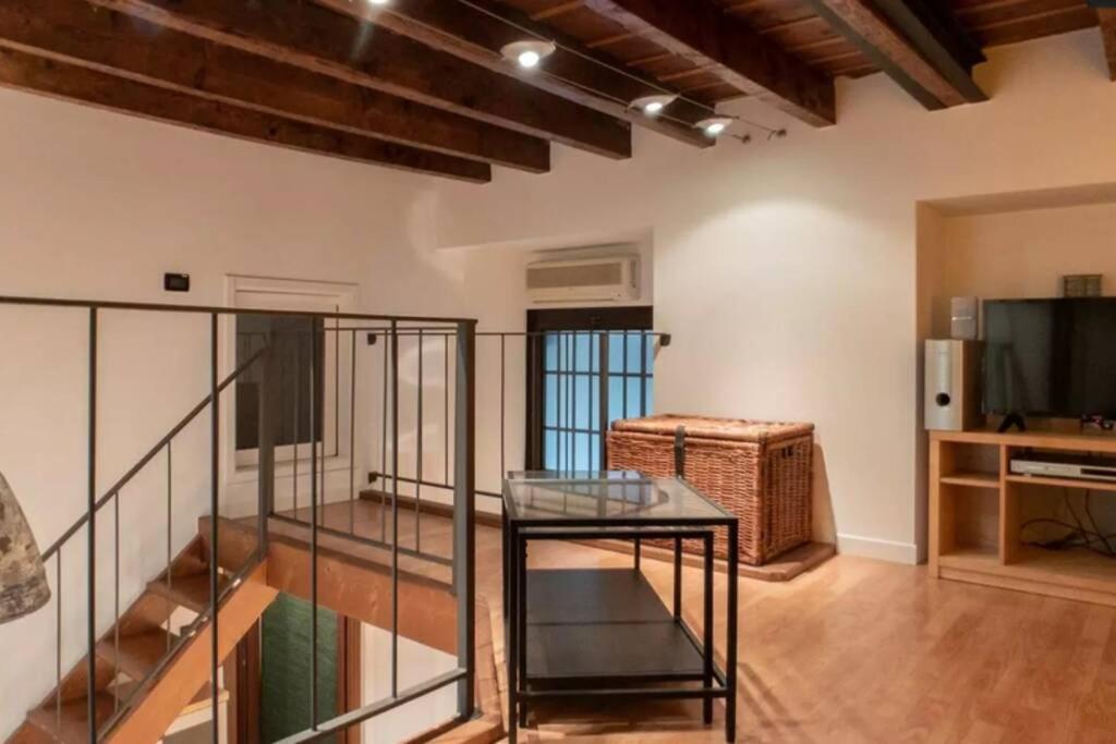 Architecture And Comfort In * Milão