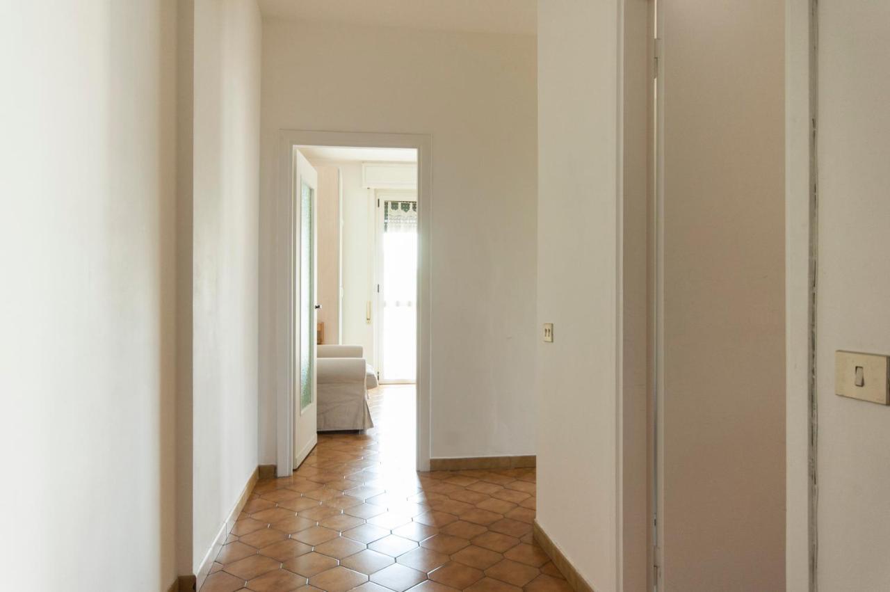 Light & Cozy Flat Near Navigli, Iulm, Bocconi Apartamento *