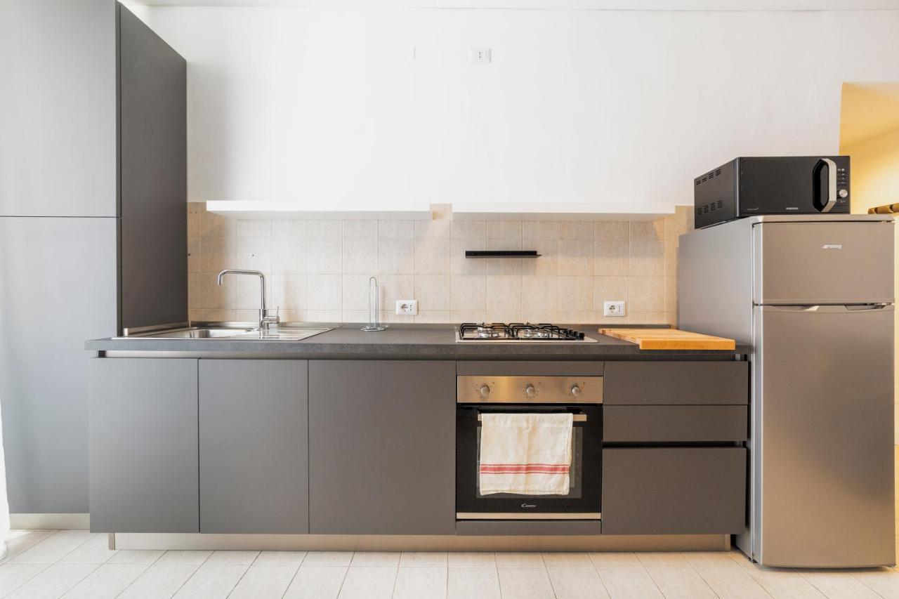 Roomy Close To Subway M5! *