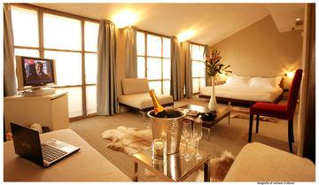 Townhouse 12 Hotel