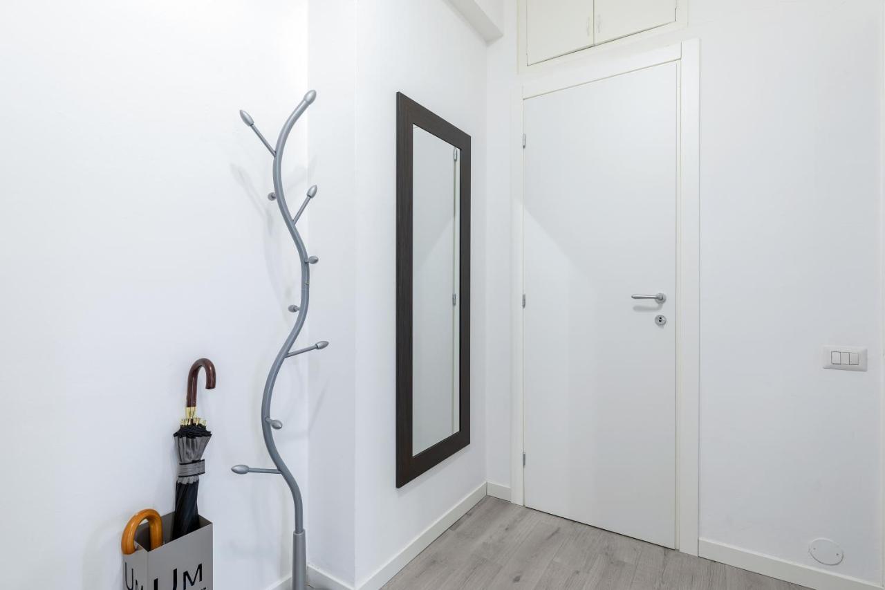 Piazza De Angeli M1 Comfortable Flat With Balcony *