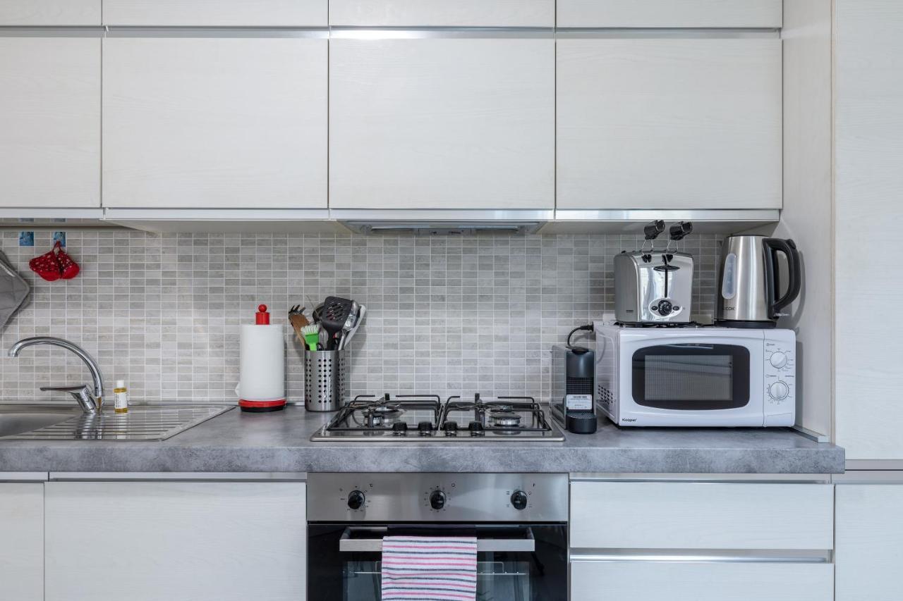 Appartamento Piazza De Angeli M1 Comfortable Flat With Balcony *