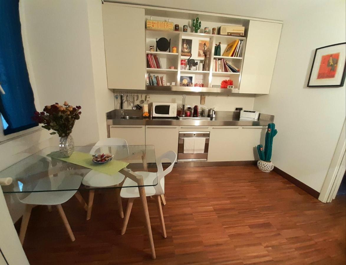 Acomodação com café da manhã  Room Inn 2*